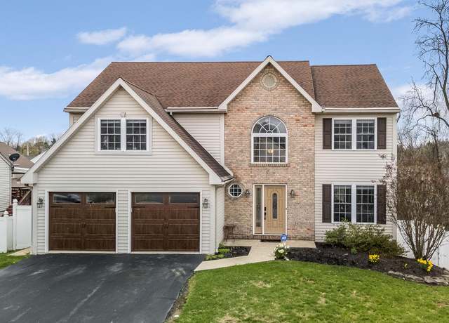 Property at 1006 Meadow Dr, Reading, PA 19605, 4 beds, 2.5 baths