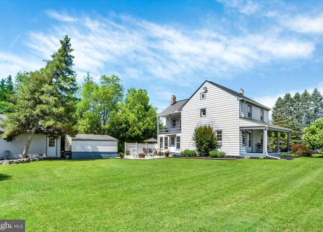 Property at 17 York Cir, Mechanicsburg, PA 17050, 3 beds, 2 baths