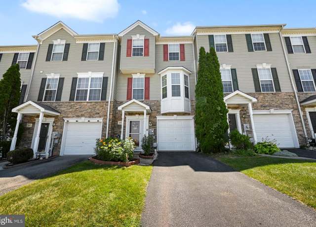 Property at 318 Bruaw Dr, York, PA 17406, 3 beds, 2.5 baths