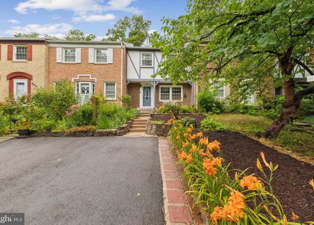 Property at 14870 Lambeth Sq, Centreville, VA 20120, 3 beds, 3 baths