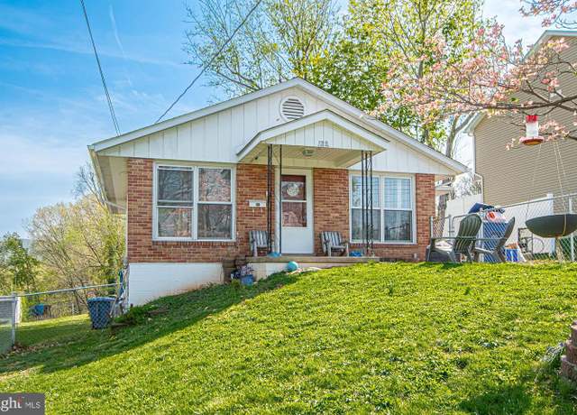 Property at 122 W 9th St, Front Royal, VA 22630, 3 beds, 1.5 baths