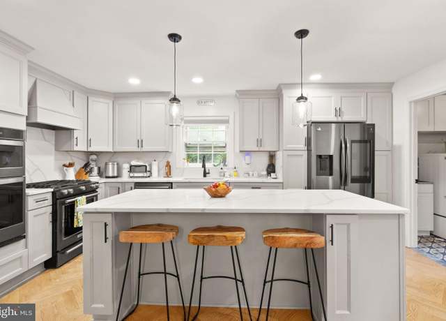 Property at 11800 Rosalinda Dr, Potomac, MD 20854, 5 beds, 3.5 baths