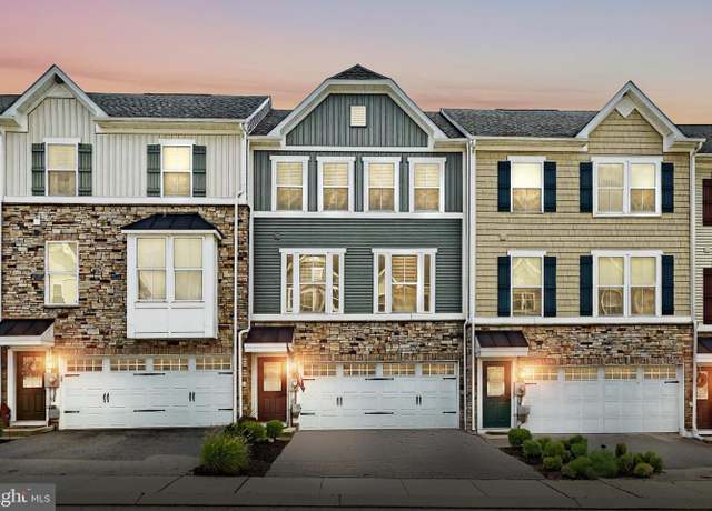 Property at 1161 Rosecroft Ln #54, York, PA 17403, 3 beds, 2.5 baths