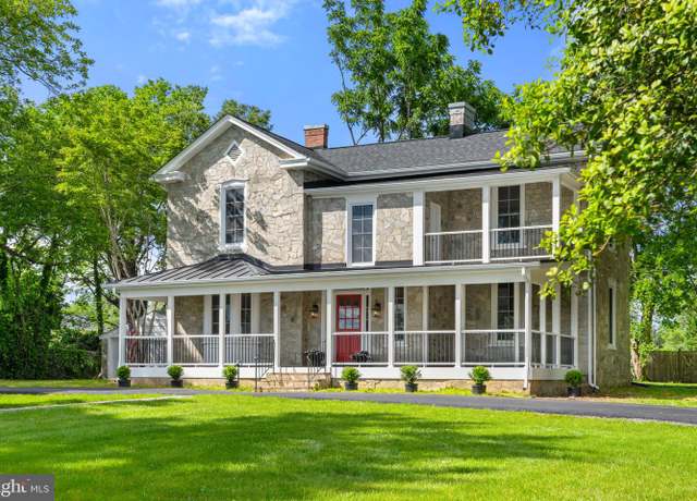 Property at 105 E Washington St, Remington, VA 22734, 4 beds, 2.5 baths