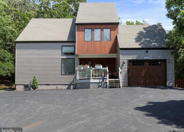 Property at 1246 Lakeview Dr, Cross Junction, VA 22625, 4 beds, 2 baths