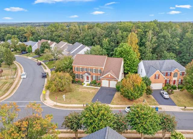 Property at 10495 Wharfdale Pl, Gainesville, VA 20155, 4 beds, 4.5 baths