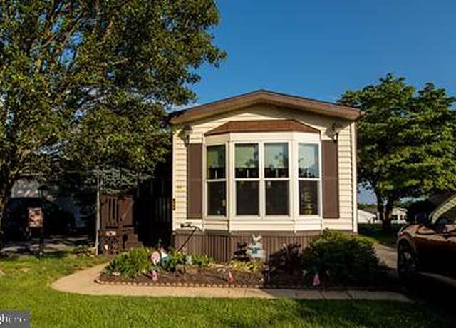 Property at 50 Ridgewood Mnr, Manheim, PA 17545, 2 beds, 1 bath