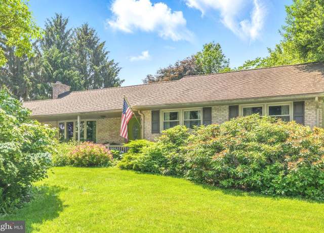 Property at 2 Farm Ln, Lititz, PA 17543, 3 beds, 2.5 baths