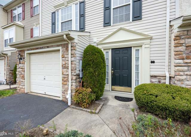 Property at 115 Brookview Ln, Pottstown, PA 19464, 3 beds, 2.5 baths