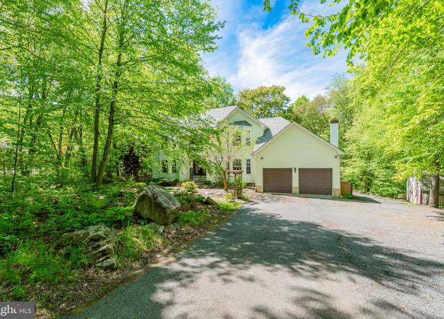 Property at 1661 Marjorie Ct, East Stroudsburg, PA 18302, 5 beds, 2.5 baths