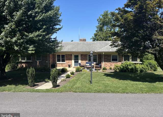 Property at 1330 Hillcroft Ln, York, PA 17403, 4 beds, 2 baths