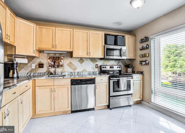 Property at 128 Roberts Ln #100, Alexandria, VA 22314, 2 beds, 1.5 baths