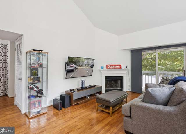 Property at 5807 Orchard Hill Ct #5807, Clifton, VA 20124, 2 beds, 2 baths