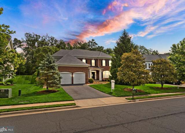 Property at 1814 Woods Edge Dr NE, Leesburg, VA 20176, 4 beds, 3 baths