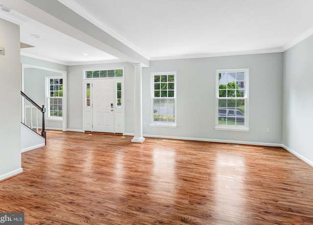 Property at 3652 Knox Ct, Woodbridge, VA 22193, 4 beds, 2.5 baths