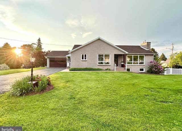 Property at 110 Whitman Cir, Pleasant Gap, PA 16823, 3 beds, 2.5 baths