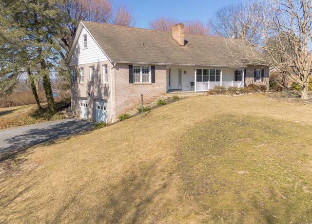Property at 470 Overhill Dr, Chambersburg, PA 17202, 6 beds, 2.5 baths