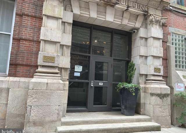 Property at 429 N 13th St Unit 1B, Philadelphia, PA 19123, 1 bath