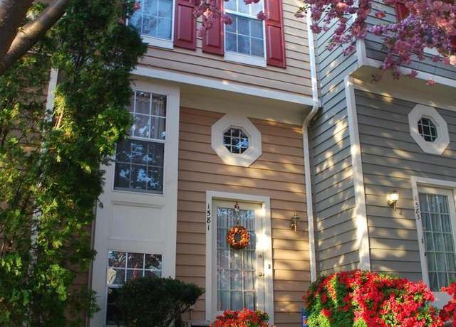 Property at 1581 Woodcrest Dr, Reston, VA 20194, 2 beds, 2 baths