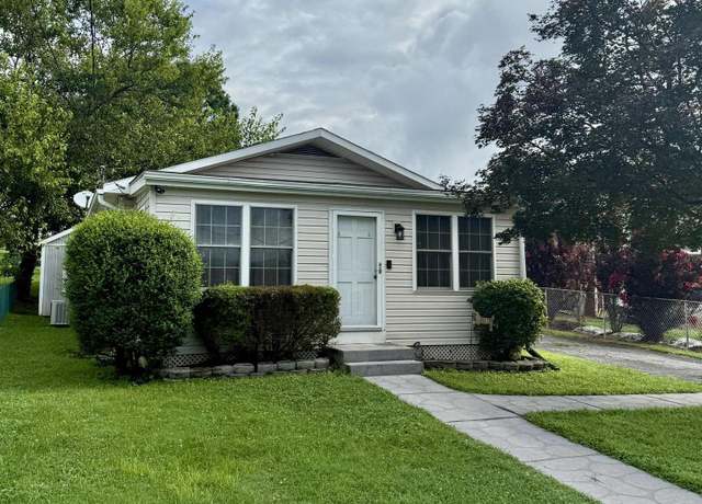 Property at 124 E 15th St, Front Royal, VA 22630, 3 beds, 1 bath