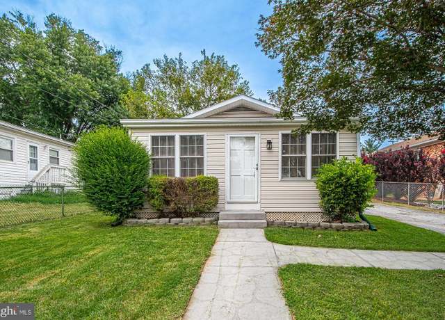 Property at 124 E 15th St, Front Royal, VA 22630, 3 beds, 1 bath