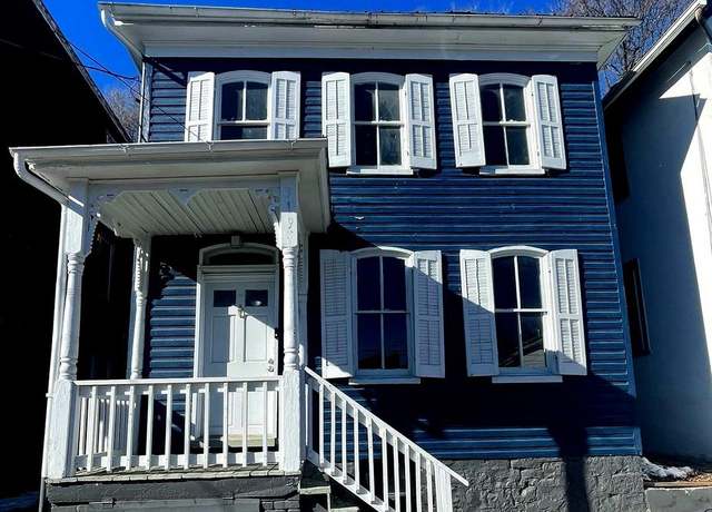 Property at 319 S Maple Ave, Martinsburg, WV 25401, 3 beds, 1.5 baths