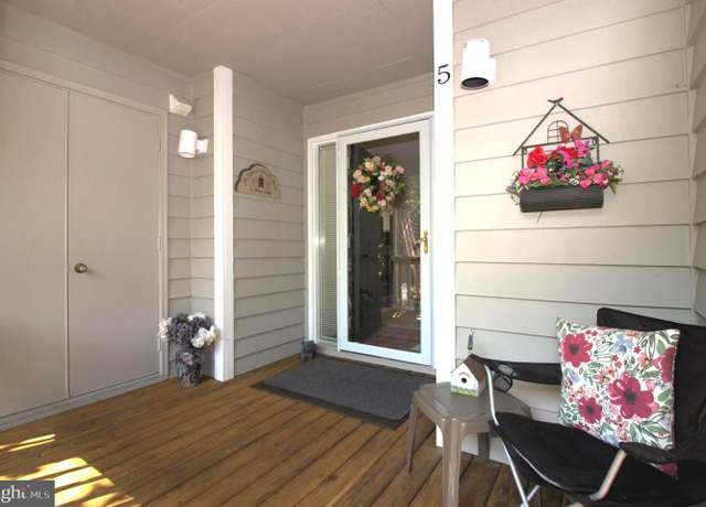 Property at 33945 Middleton Cir #5, Lewes, DE 19958, 3 beds, 2 baths