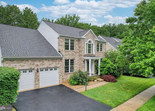Property at 11425 Seneca Forest Cir, Germantown, MD 20876, 4 beds, 2.5 baths