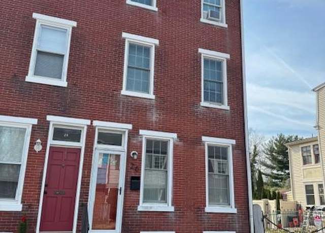 Property at 26 W Pearl St, Burlington, NJ 08016, 5 beds, 2 baths