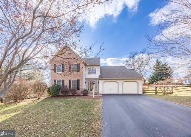 Property at 309 Hillside Ln, Kennett Square, PA 19348, 4 beds, 2.5 baths