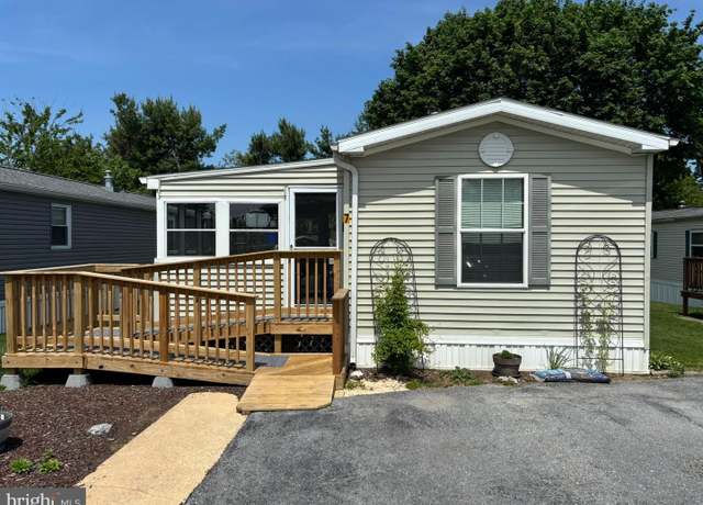 Property at 7 Penn Court Dr, Mount Joy, PA 17552, 1 bed, 1.5 baths