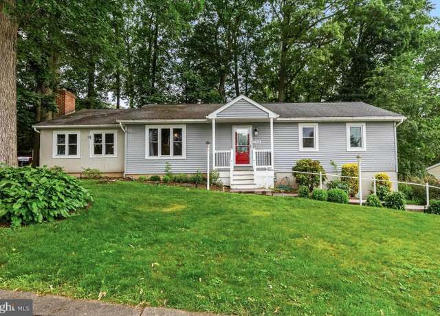 Property at 2956 Exeter Dr S, York, PA 17403, 5 beds, 3 baths