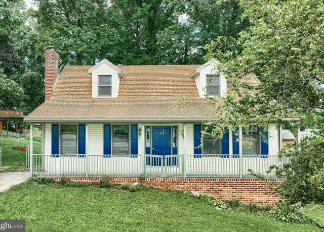 Property at 16 Meadowview Dr, Hanover, PA 17331, 3 beds, 2 baths