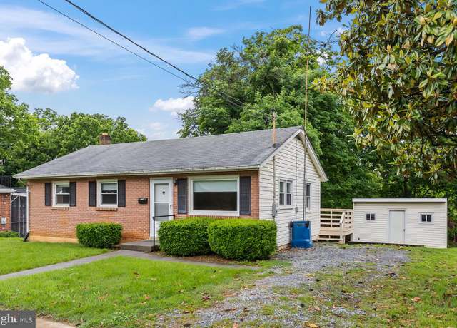 Property at 311 S Buckmarsh St, Berryville, VA 22611, 3 beds, 1 bath