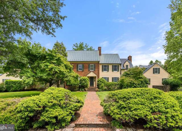 Property at 10052 Possum Hollow Dr, Delaplane, VA 20144, 4 beds, 4.5 baths