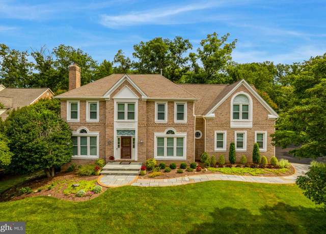 Property at 12722 Pond Crest Ln, Herndon, VA 20171, 4 beds, 4.5 baths