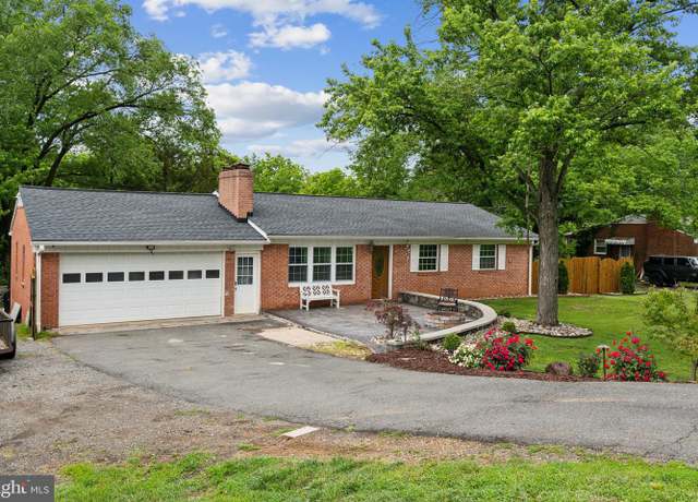 Property at 8412 Impalla Dr, Manassas, VA 20110, 4 beds, 5 baths