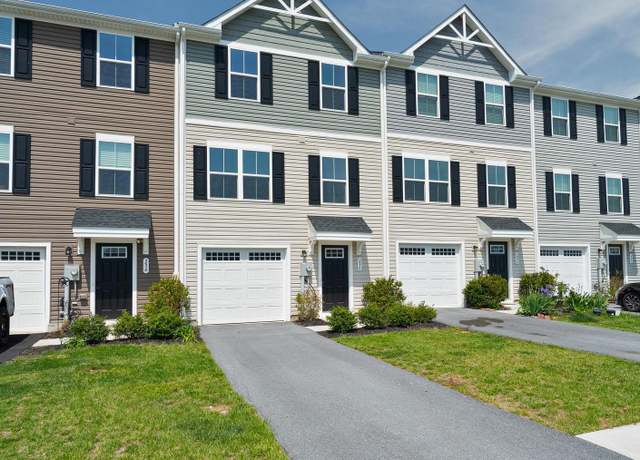 Property at 230 Rhea Dr, Martinsburg, WV 25403, 3 beds, 2 baths