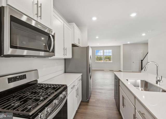 Property at 16630 Green Glade Dr, Brandywine, MD 20613, 3 beds, 3.5 baths