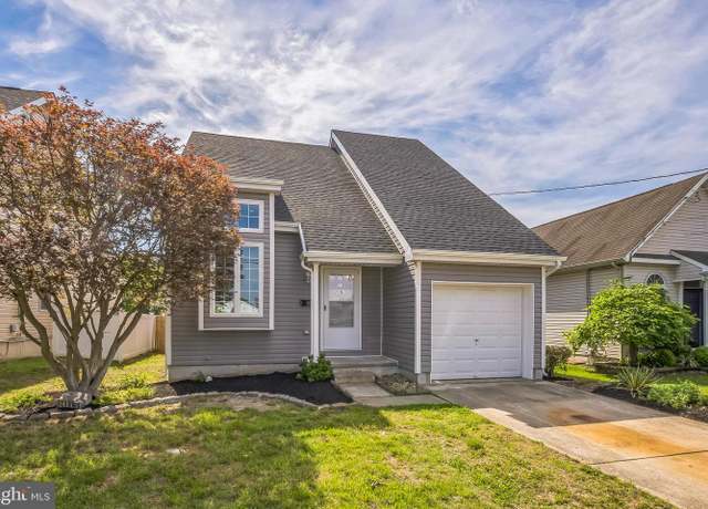 Property at 208-1/2 Hooker St, Riverside, NJ 08075, 4 beds, 2.5 baths