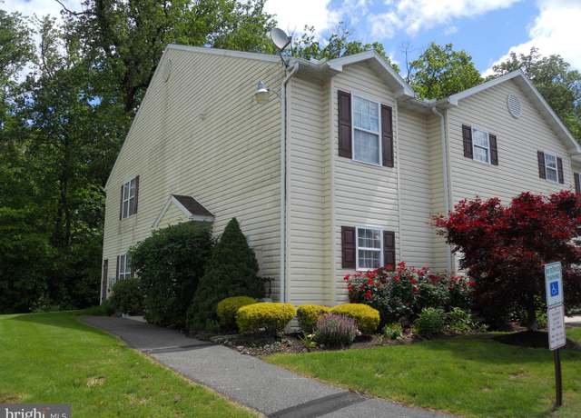 Property at 106 Christine Dr, Reading, PA 19606, 2 beds, 2 baths