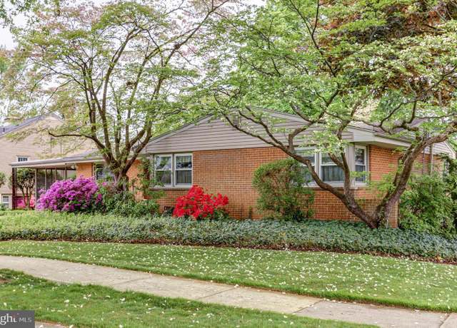 Property at 48 Center Dr, Camp Hill, PA 17011, 3 beds, 1.5 baths