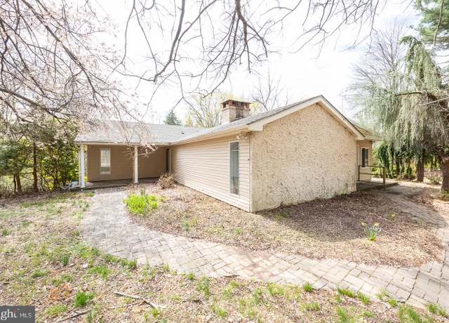 Property at 312 Larchwood Rd, West Chester, PA 19382, 3 beds, 2.5 baths