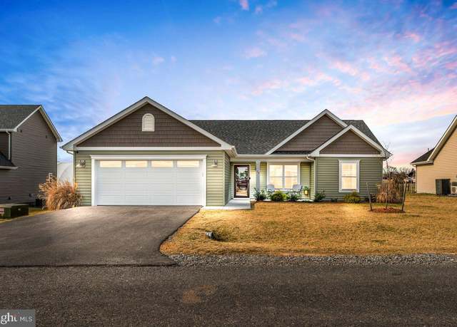 Property at 28 Anoka Ct, Martinsburg, WV 25404, 3 beds, 2 baths