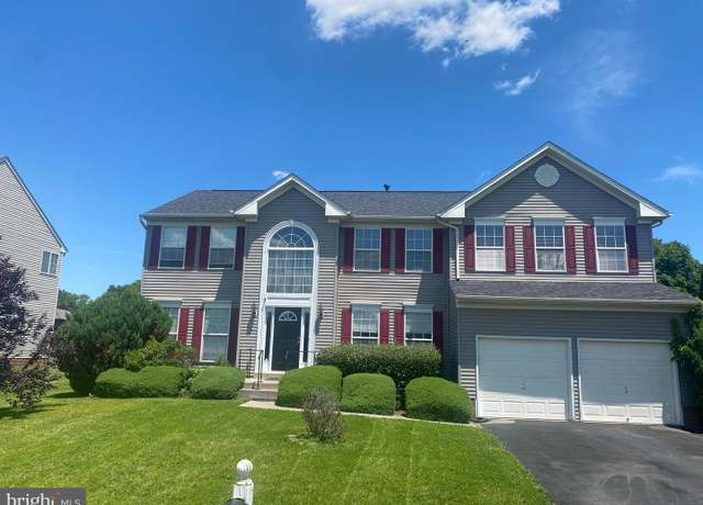 Property at 268 Oakmont Dr, Charles Town, WV 25414, 5 beds, 2.5 baths