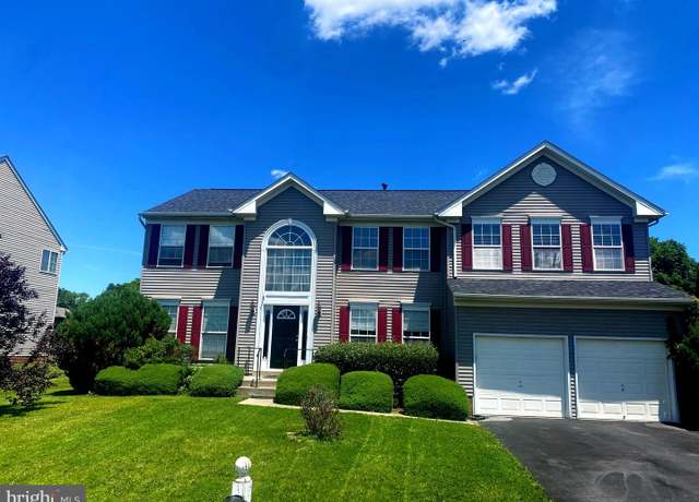 Property at 268 Oakmont Dr, Charles Town, WV 25414, 5 beds, 2.5 baths