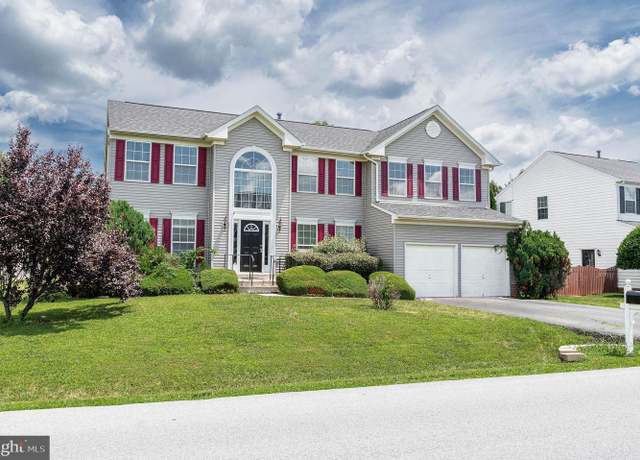Property at 268 Oakmont Dr, Charles Town, WV 25414, 5 beds, 2.5 baths