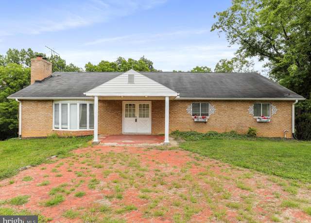 Property at 550 Hillcrest Dr, Kearneysville, WV 25430, 4 beds, 3 baths