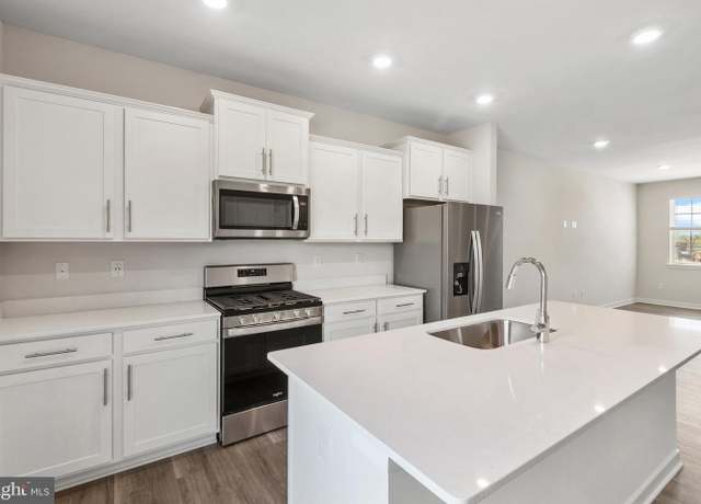 Property at 16626 Green Glade Dr, Brandywine, MD 20613, 3 beds, 3.5 baths