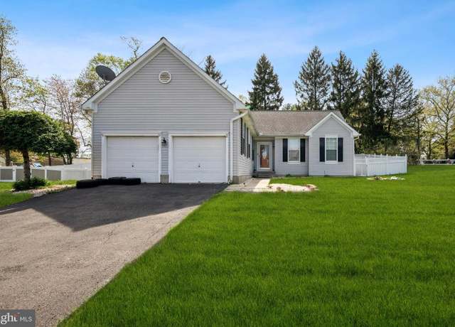 Property at 2 Underwood Ct, Burlington, NJ 08016, 3 beds, 2 baths